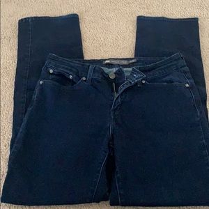 Never Worn- Levi’s- Demi Curve